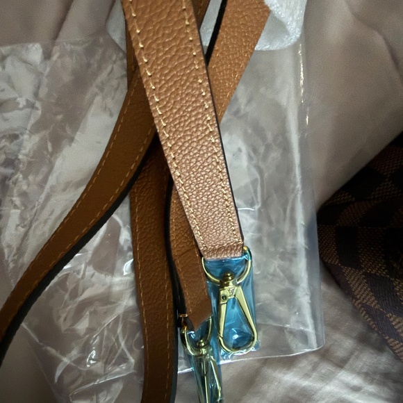 Faux LV Riverside - Picture 3 of 5